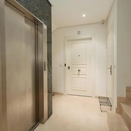 Apartment Penthouse With Sea Views In Nueva Andalucia *