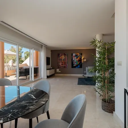 Penthouse With Sea Views In Nueva Andalucia *