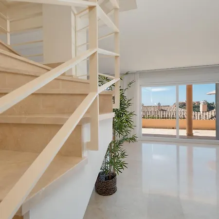Penthouse With Sea Views In Nueva Andalucia Apartment