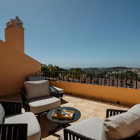 Apartment Penthouse With Sea Views In Nueva Andalucia Marbella