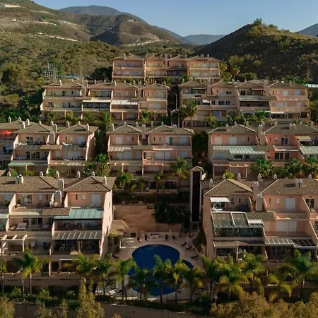 Apartment Penthouse With Sea Views In Nueva Andalucia