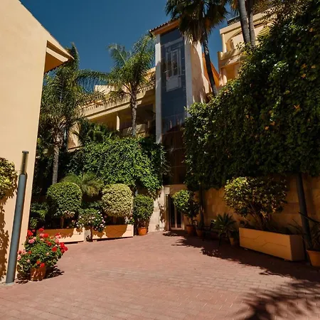 Penthouse With Sea Views In Nueva Andalucia Marbella