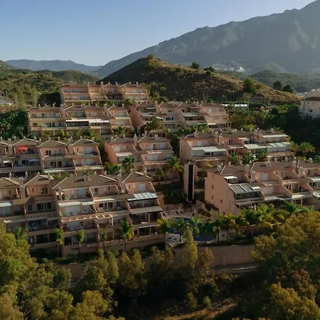 Penthouse With Sea Views In Nueva Andalucia *