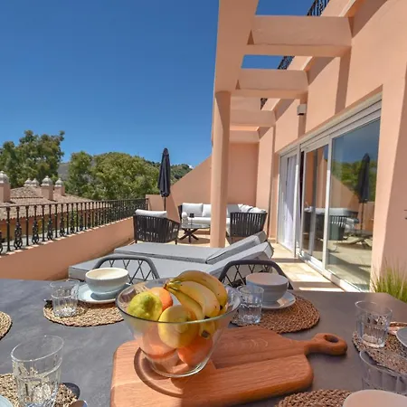 דירה Penthouse With Sea Views In Nueva Andalucia *