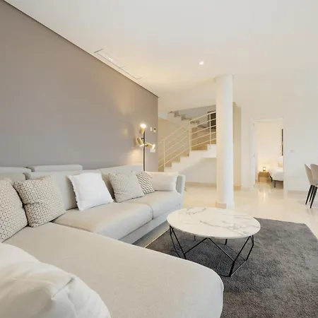 דירה Penthouse With Sea Views In Nueva Andalucia *