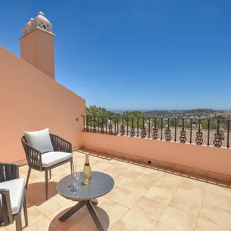 Penthouse With Sea Views In Nueva Andalucia דירה מארבלה