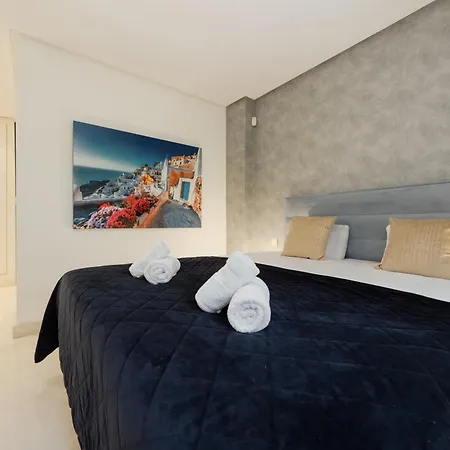 Penthouse With Sea Views In Nueva Andalucia דירה