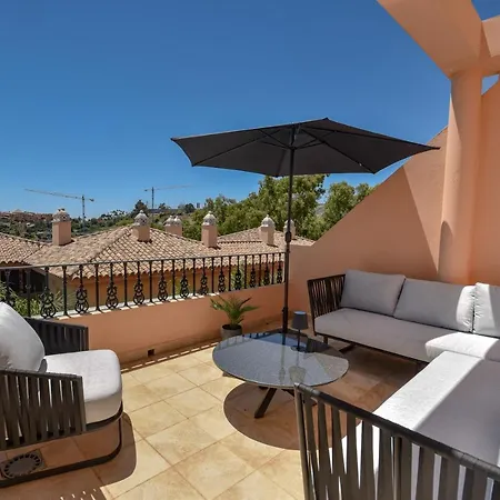 Penthouse With Sea Views In Nueva Andalucia Apartament