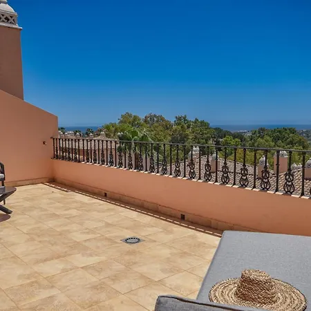 Penthouse With Sea Views In Nueva Andalucia Apartament Marbella