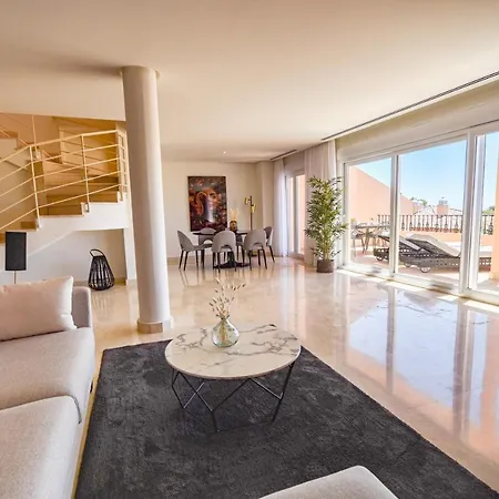 Penthouse With Sea Views In Nueva Andalucia *