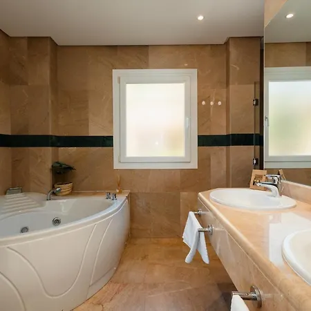 Apartament Penthouse With Sea Views In Nueva Andalucia *