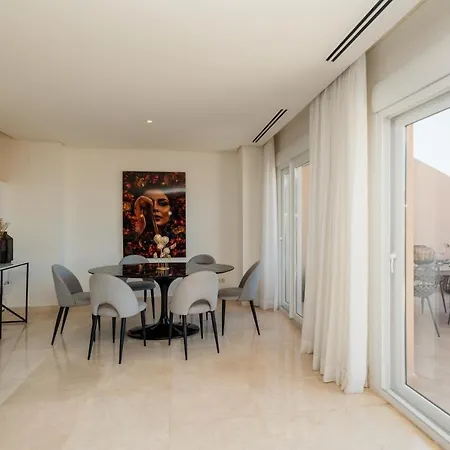 Penthouse With Sea Views In Nueva Andalucia *