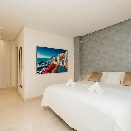 Penthouse With Sea Views In Nueva Andalucia Apartament