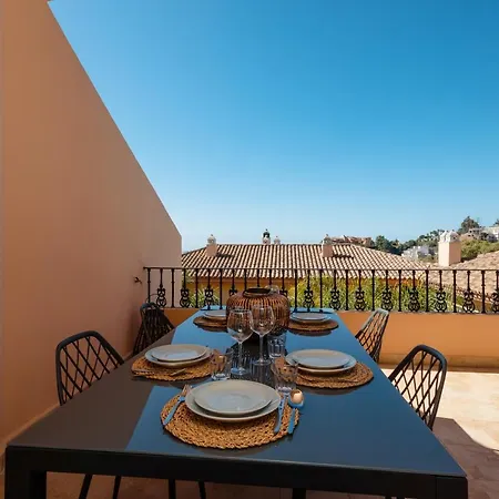 Penthouse With Sea Views In Nueva Andalucia Apartament